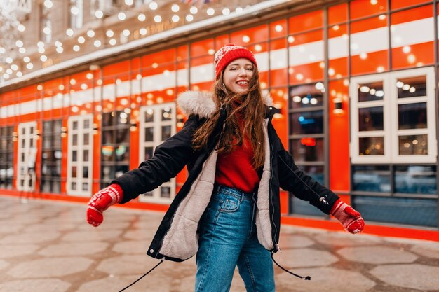 Jovem usando um look de inverno