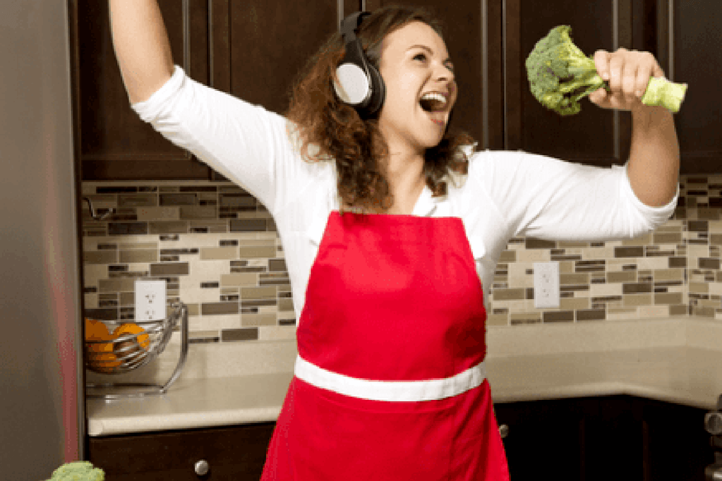 Foods That Harm Your Voice: What to Avoid in 2025
